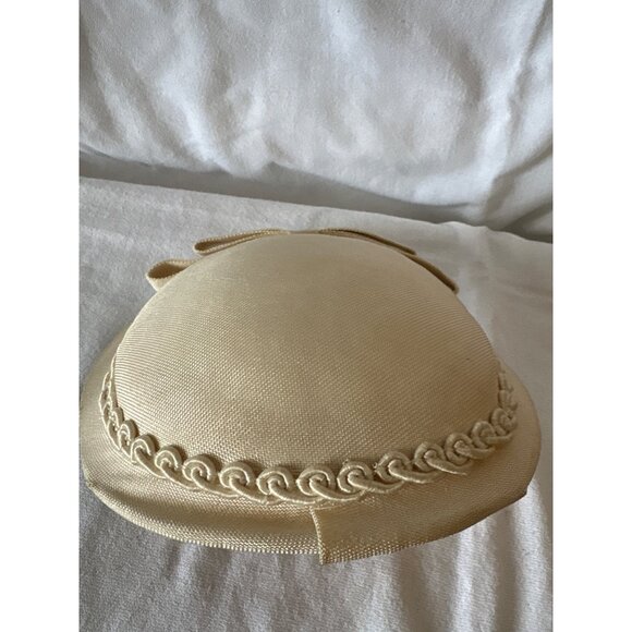 Vintage 1950s Beige Womens Pillbox Hat With Bow & Trimmed Edge Detail - Picture 10 of 12